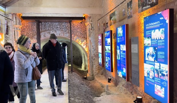 Không gian của di sản Hoàng thành Thăng Long-Hà Nội tại Pháp Không gian của di sản Hoàng thành Thăng Long-Hà Nội tại Pháp