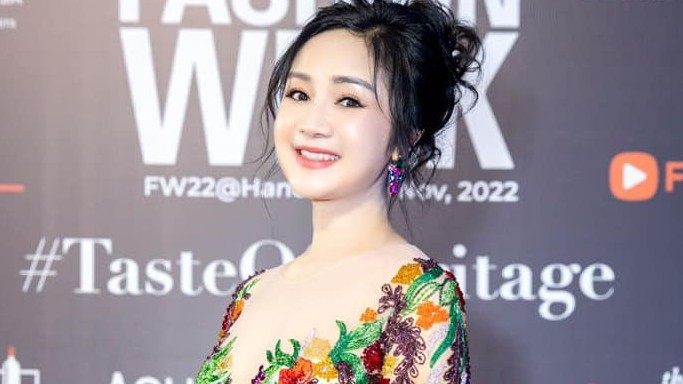 Sao Việt: Siêu mẫu Thanh Hằng khoe chân dài, Lệ Quyên kiêu sa với váy đỏ