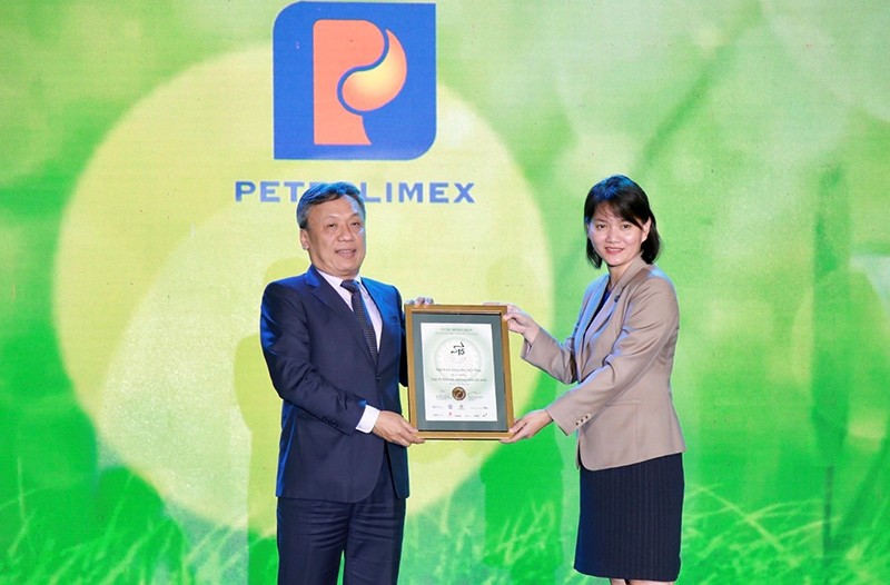Petrolimex được vinh danh Top 10 doanh nghiệp niêm yết nhóm vốn hóa lớn có BCTN tốt nhất năm 2022 Petrolimex được vinh danh Top 10 doanh nghiệp niêm yết nhóm vốn hóa lớn có BCTN tốt nhất năm 2022