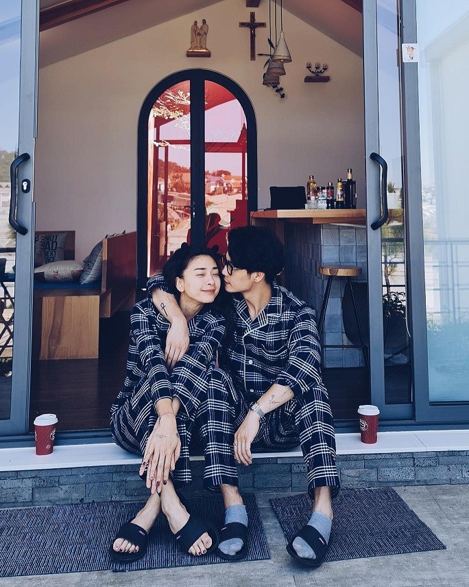 Gu thời trang ăn ý, thiên về đơn sắc của vợ chồng Ngô Thanh Vân - Huy Trần