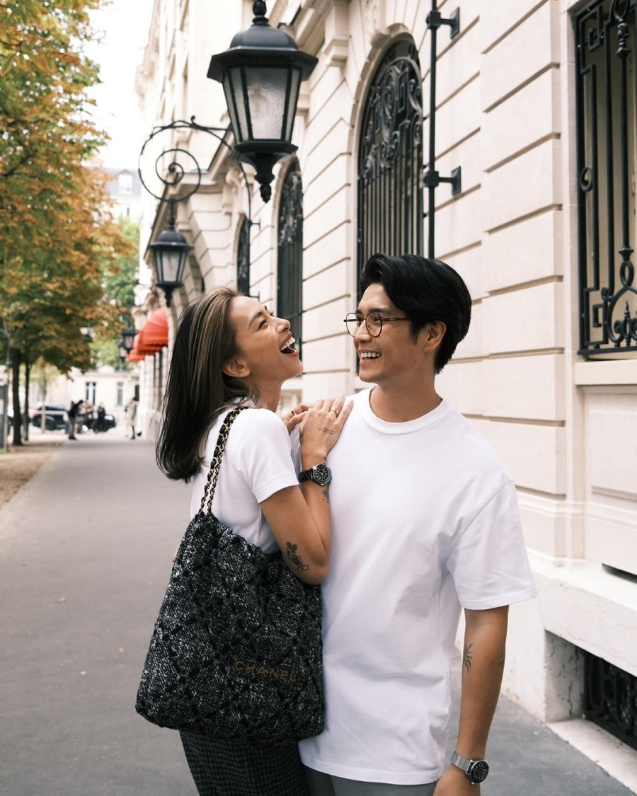 Gu thời trang ăn ý, thiên về đơn sắc của vợ chồng Ngô Thanh Vân - Huy Trần