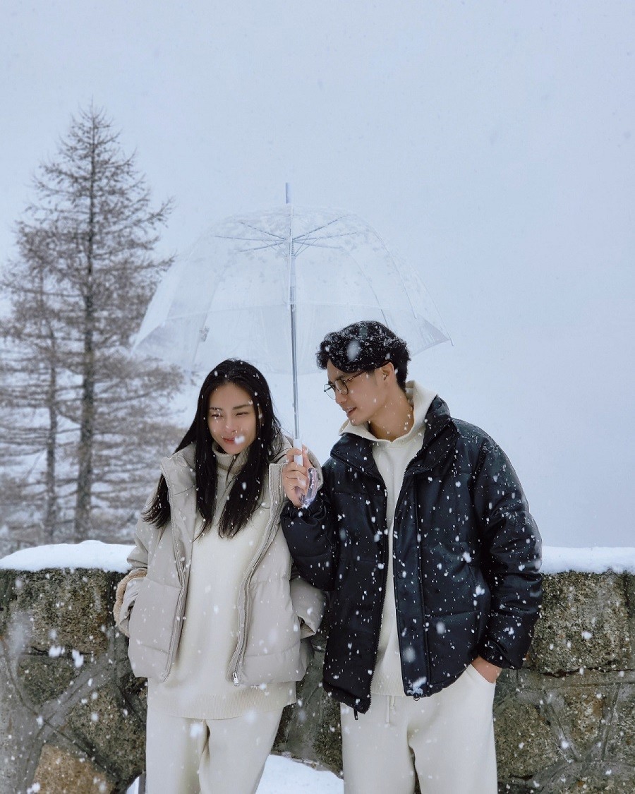 Gu thời trang ăn ý, thiên về đơn sắc của vợ chồng Ngô Thanh Vân - Huy Trần