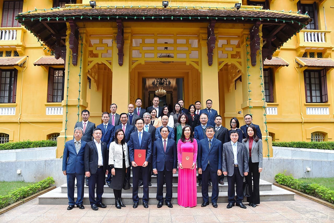 Trao quyết định bổ nhiệm Thứ trưởng Ngoại giao Lê Thị Thu Hằng và Đỗ Hùng Việt