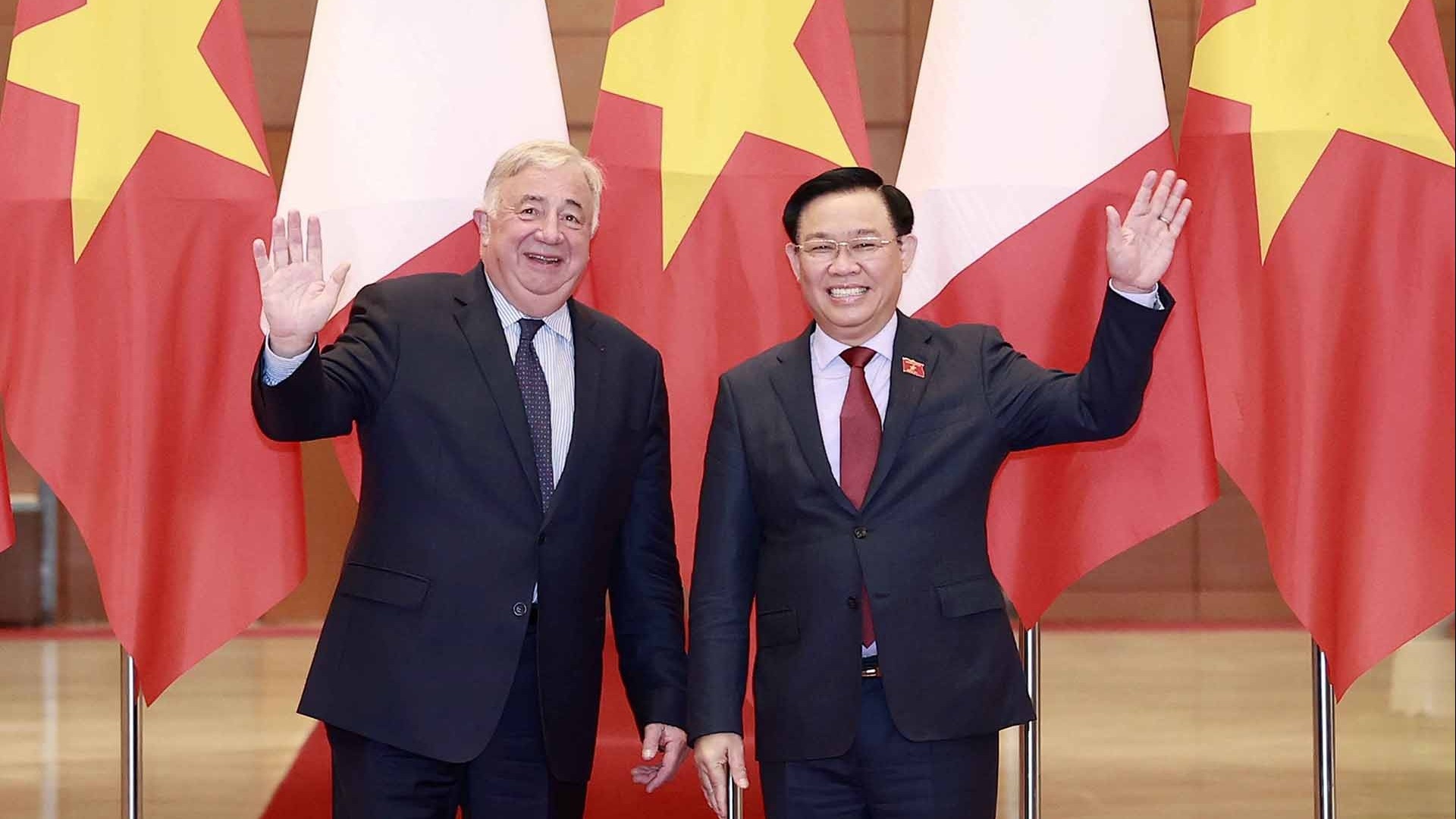 Chủ tịch Quốc hội Vương Đình Huệ hội đàm với Chủ tịch Thượng viện Pháp Gérard Larcher