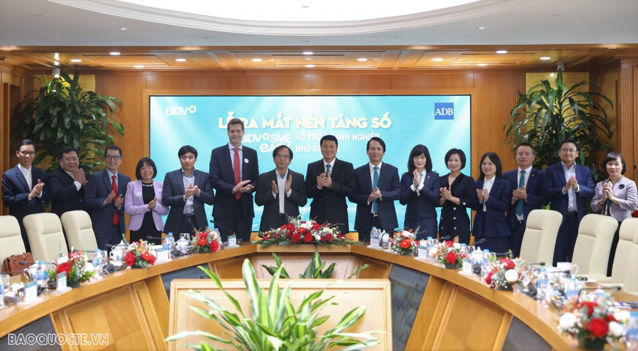 BIDV ra mắt nền tảng số SMEasy hỗ trợ doanh nghiệp nhỏ và vừa BIDV ra mắt nền tảng số SMEasy hỗ trợ doanh nghiệp nhỏ và vừa