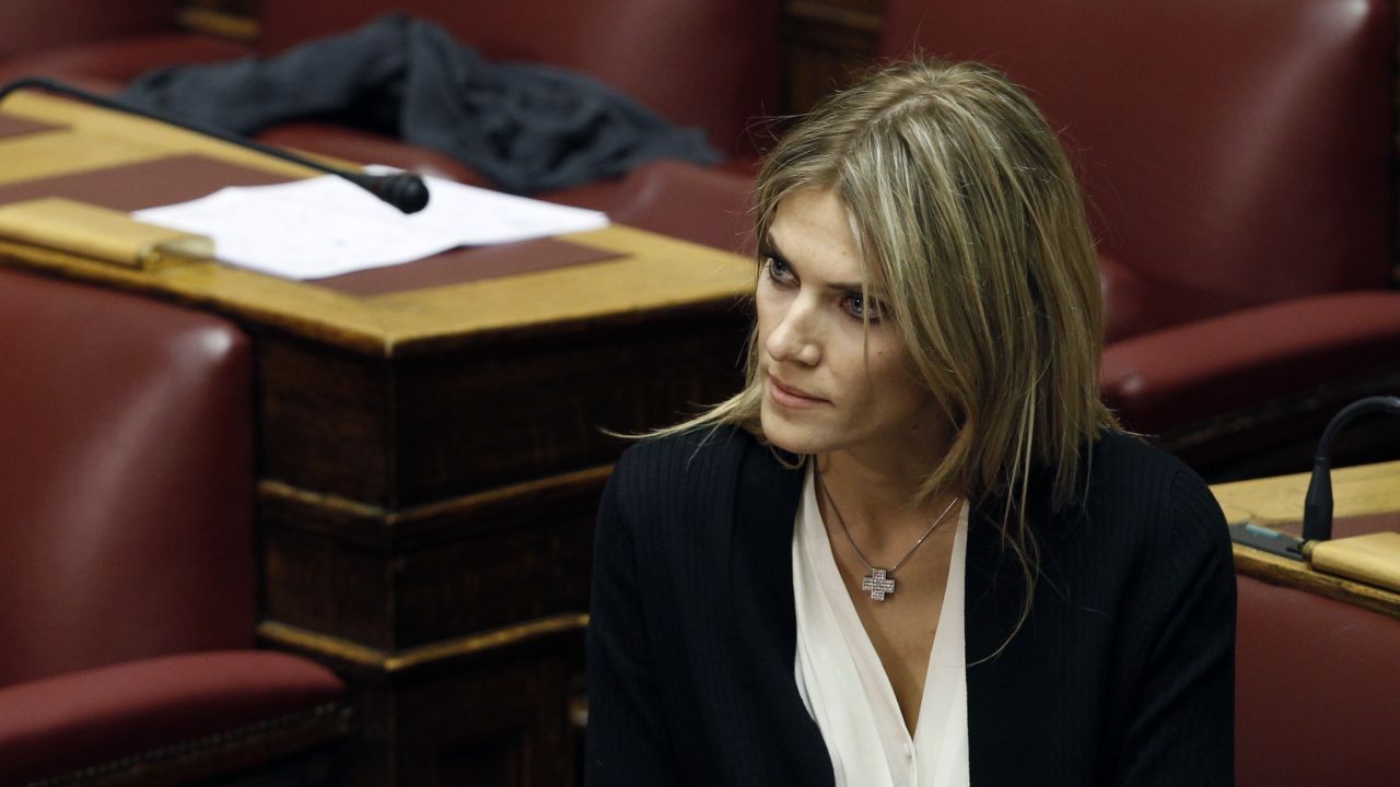 Eva Kaili in parliament in Athens on November 4, 2011.. (Nguồn: CNN) Eva Kaili in parliament in Athens on November 4, 2011.. (Nguồn: CNN)