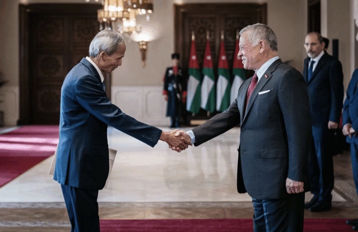 Đại sứ Đặng Xuân Dũng trình Thư ủy nhiệm lên Quốc vương Jordan