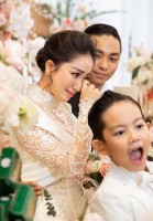Khánh Thi bật khóc trong lễ thành hôn
