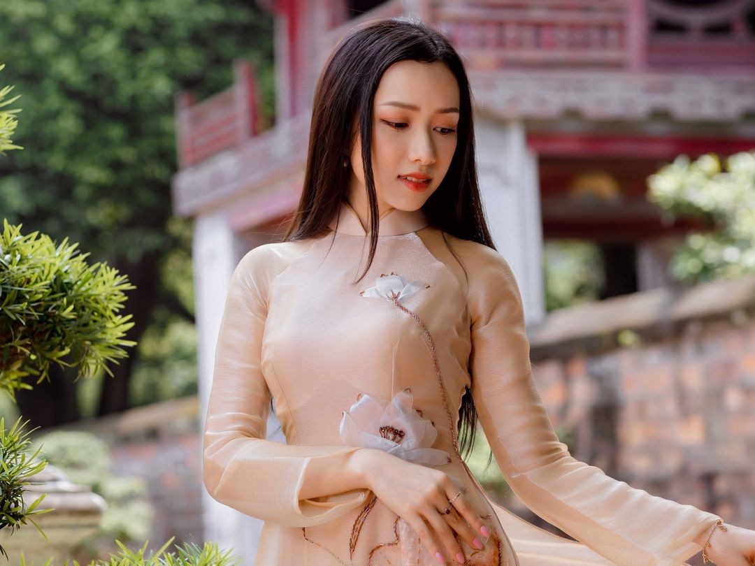 Người đẹp 8.0 IELTS, giỏi tiếng Tây Ban Nha vào chung kết HHVN 2022