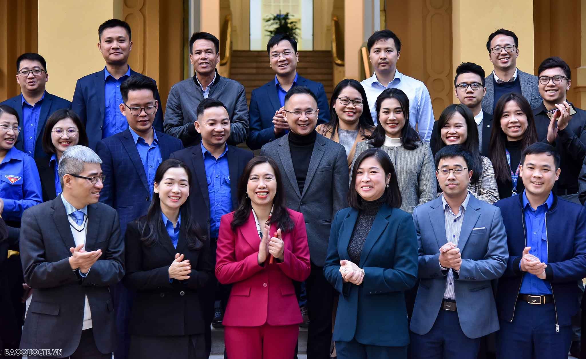 Thanh niên Bộ Ngoại giao phải ‘vừa hồng vừa chuyên’