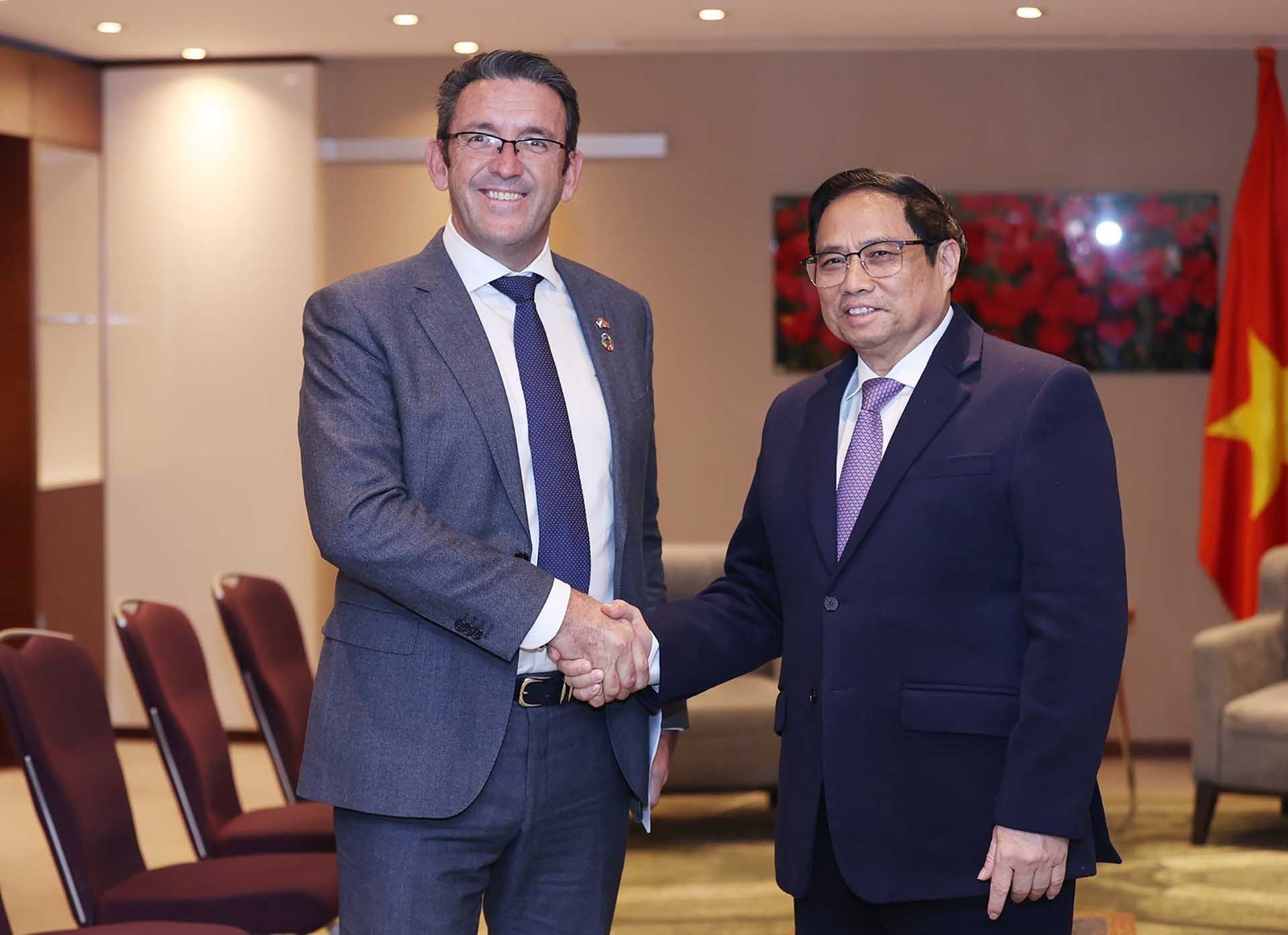 Thủ tướng Phạm Minh Chính tiếp ông Andrew Johnstone, Tổng Giám đốc điều hành Tập đoàn Climate Fund Managers. (Nguồn: TTXVN) Thủ tướng Phạm Minh Chính tiếp ông Andrew Johnstone, Tổng Giám đốc điều hành Tập đoàn Climate Fund Managers. (Nguồn: TTXVN)