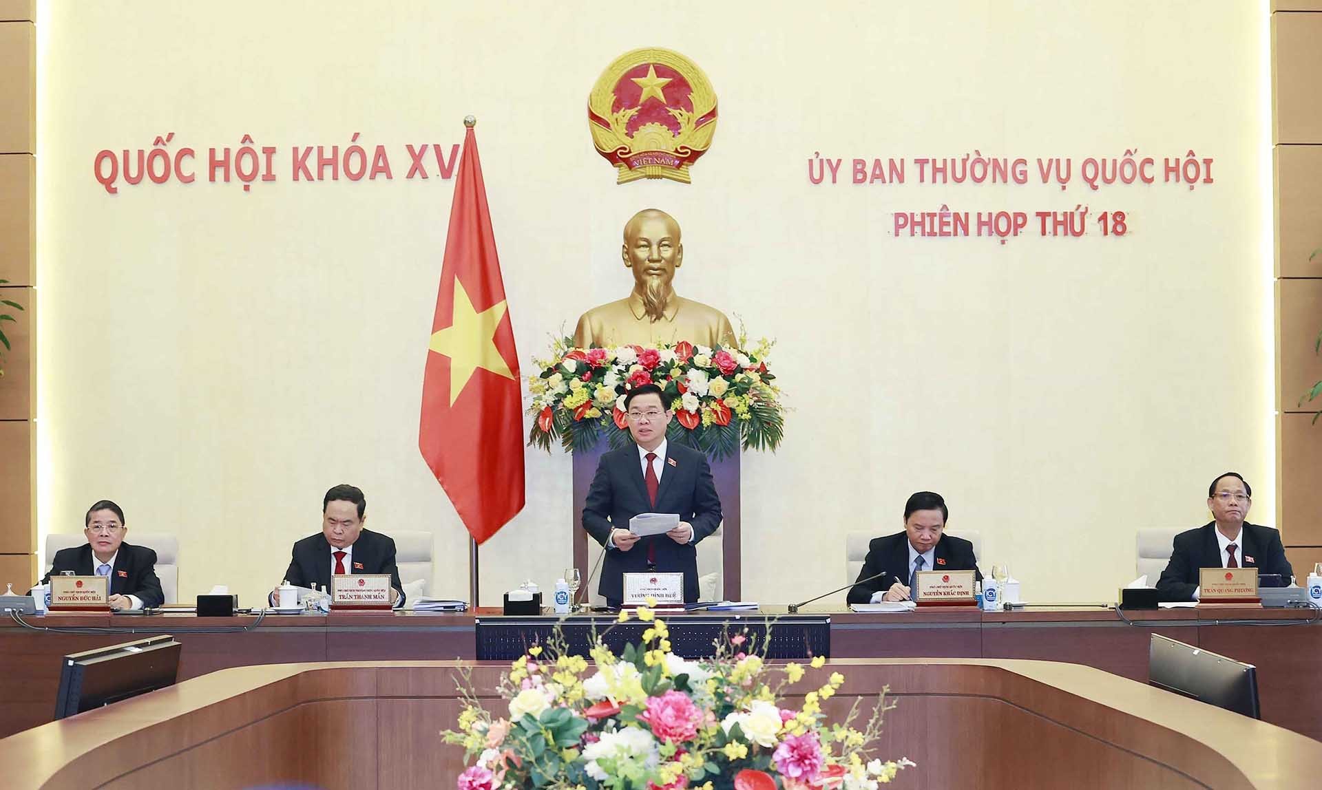 Chủ tịch Quốc hội Vương Đình Huệ phát biểu khai mạc phiên họp. (Nguồn: TTXVN)