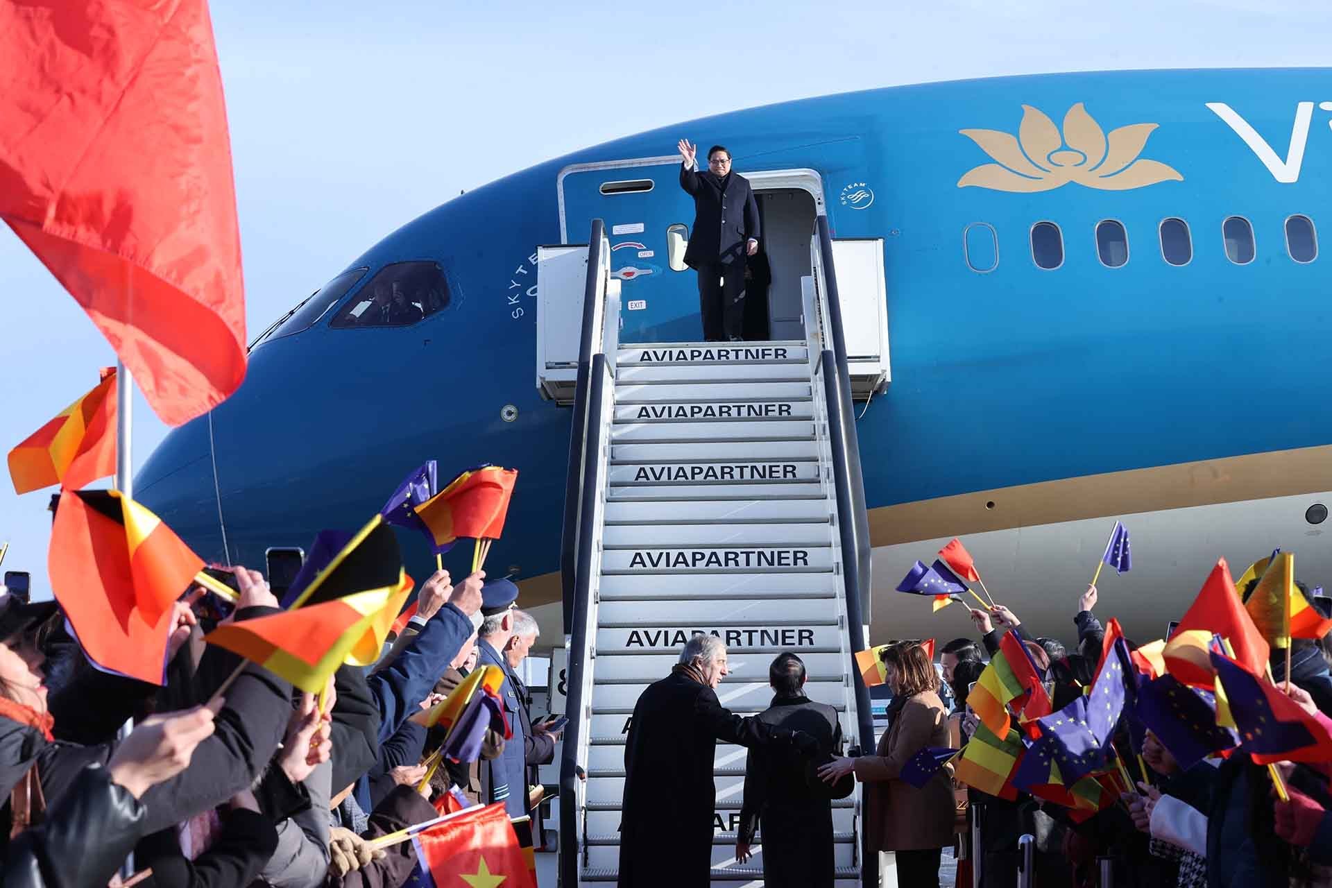 Thủ tướng Phạm Minh Chính tới Brussels dự Hội nghị kỷ niệm 45 năm quan hệ ASEAN-EU và thăm chính thức Vương quốc Bỉ