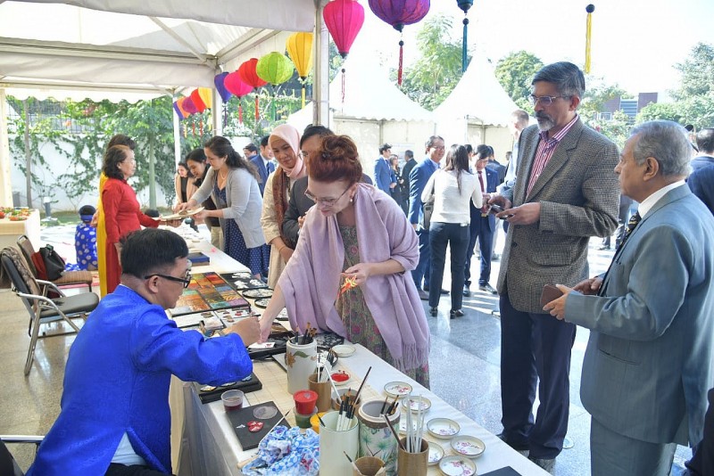 Hãy yêu Việt Nam như người Việt từ lâu đã thích xem phim Bollywood, tập Yoga và mê ẩm thực Ấn Độ Hãy yêu Việt Nam như người Việt từ lâu đã thích xem phim Bollywood, tập Yoga và mê ẩm thực Ấn Độ