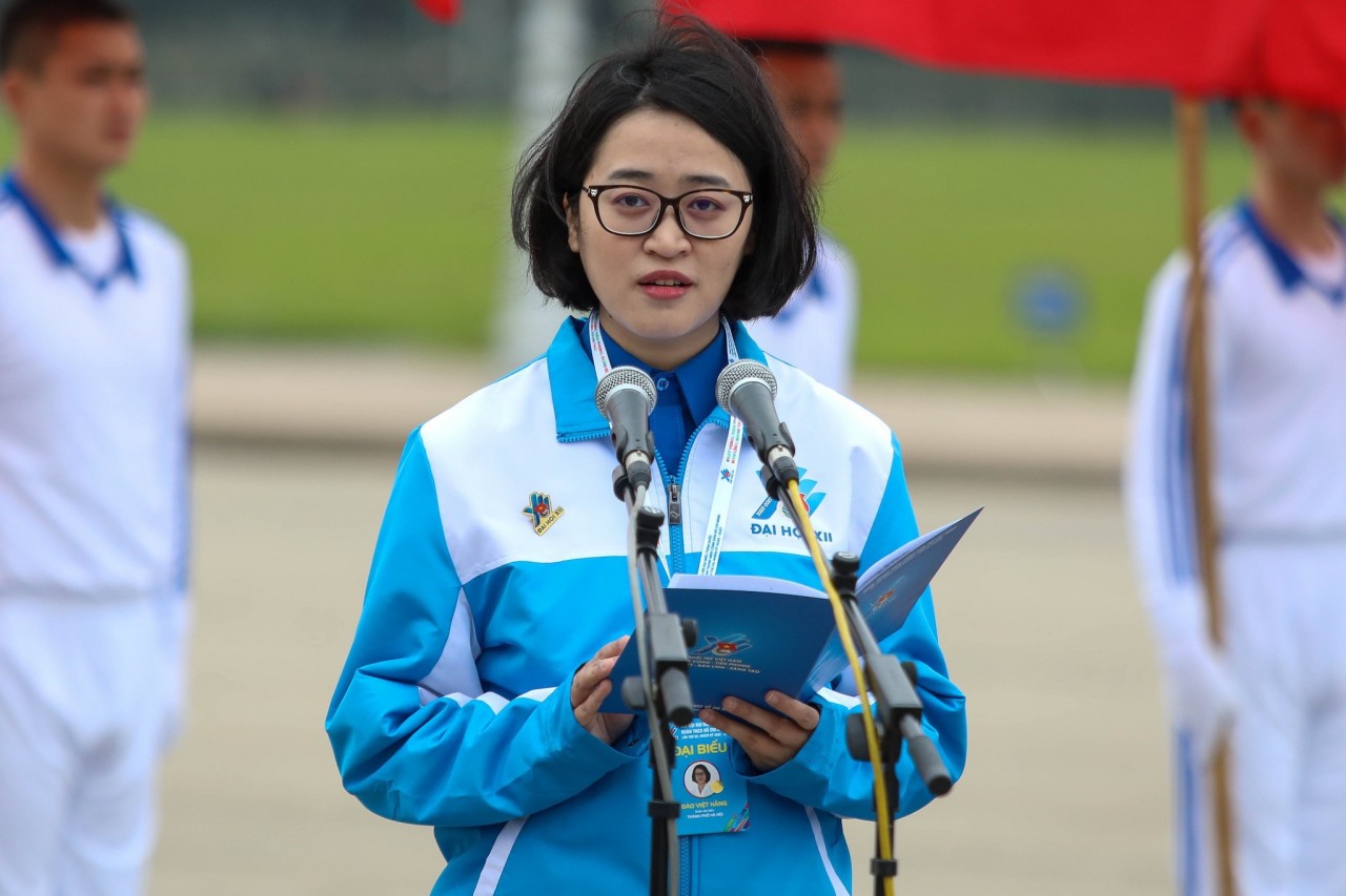 Gần 1.000 đại biểu Đại hội Đoàn toàn quốc lần thứ XII báo công dâng Bác Gần 1.000 đại biểu Đại hội Đoàn toàn quốc lần thứ XII báo công dâng Bác