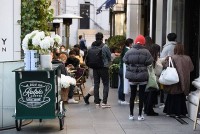 Covid-19: Số ca mắc mới tăng mạnh tại Trung Quốc, bùng phát trở lại ở Nhật Bản