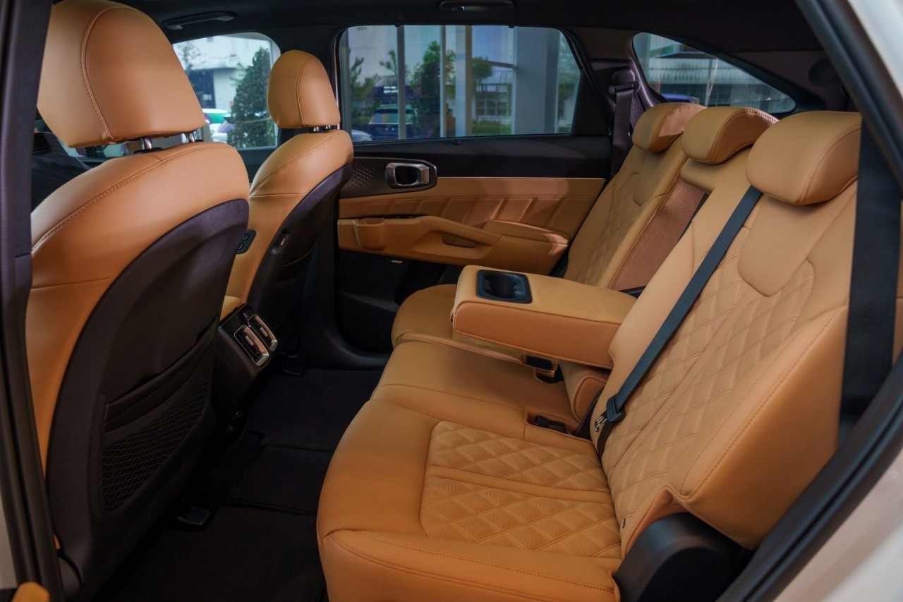 Cận cảnh, bảng giá Kia Sorento Hybrid HEV và PHEV ra mắt tại Việt Nam