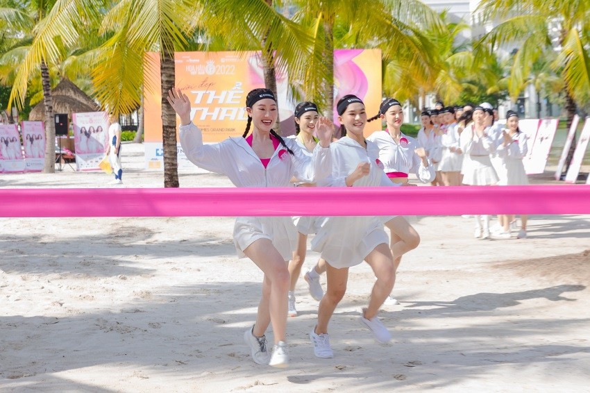 Top 35 Hoa hậu Việt Nam 2022 quyến rũ thi 'Người đẹp thể thao'