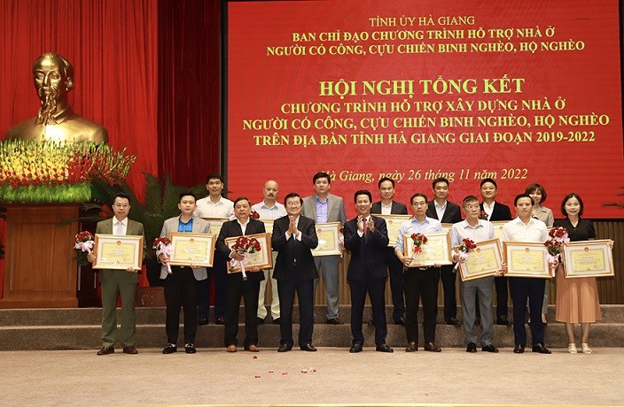 Agribank đồng hành cùng hỗ trợ xây dựng nhà ở cho người có công, cựu chiến binh nghèo, hộ nghèo có khó khăn về nhà ở