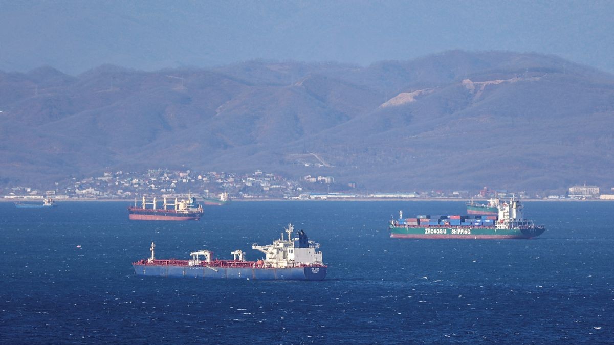 lenh cam van dau nga cua phuong tay dang duoi suc