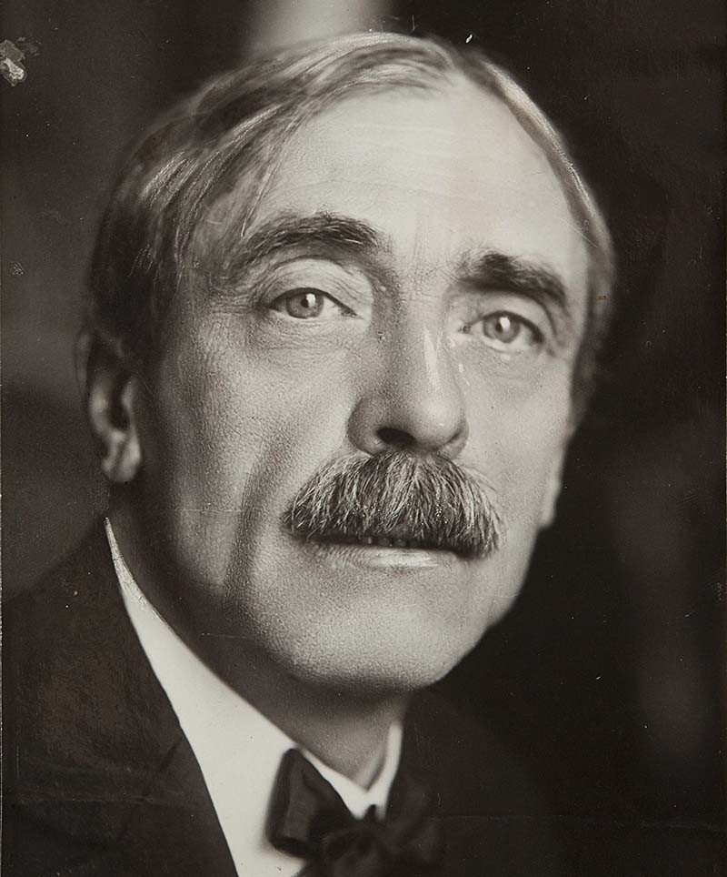 Nhà thơ Valéry Paul.