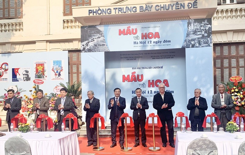 Nhiều tư liệu và hình ảnh xúc động tại trưng bày 'Máu và Hoa-Hà Nội 12 ngày đêm'