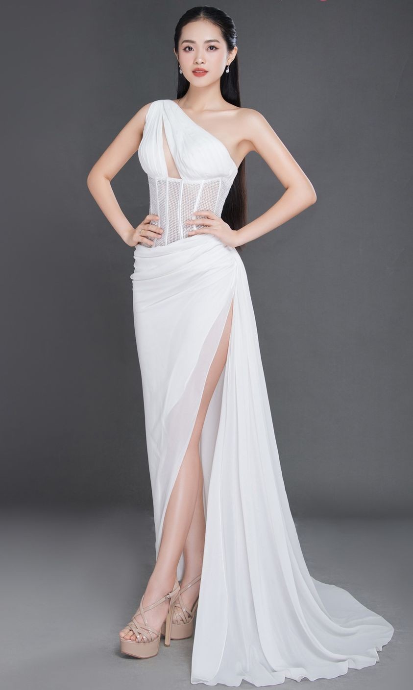 Nữ sinh 20 tuổi nổi bật ở Hoa hậu Việt Nam