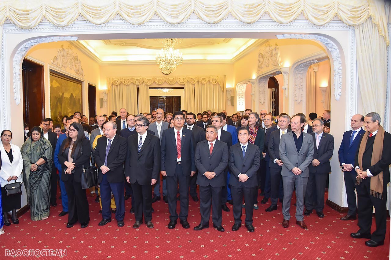 Thứ trưởng Ngoại giao Lê Thị Thu Hằng gặp gỡ báo chí nước ngoài nhân dịp năm mới 2023