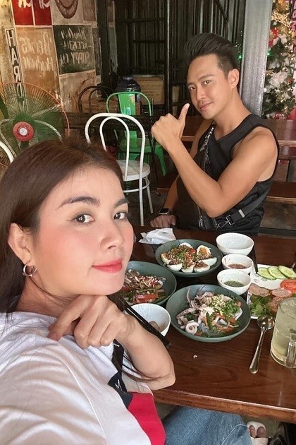 Sao Việt: Mạnh Trường 'vào vai' bố bỉm, Trương Quỳnh Anh đón Giáng sinh sớm, Thanh Thảo trở lại Sydney