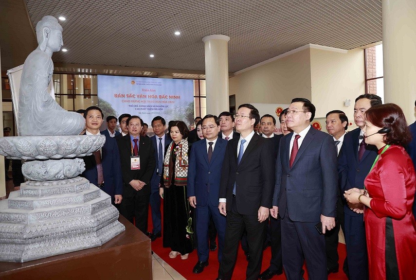 Văn hóa cần phải chuyển động mạnh mẽ để hoàn thành sứ mệnh 'soi đường cho quốc dân đi' Văn hóa cần phải chuyển động mạnh mẽ để hoàn thành sứ mệnh 'soi đường cho quốc dân đi'