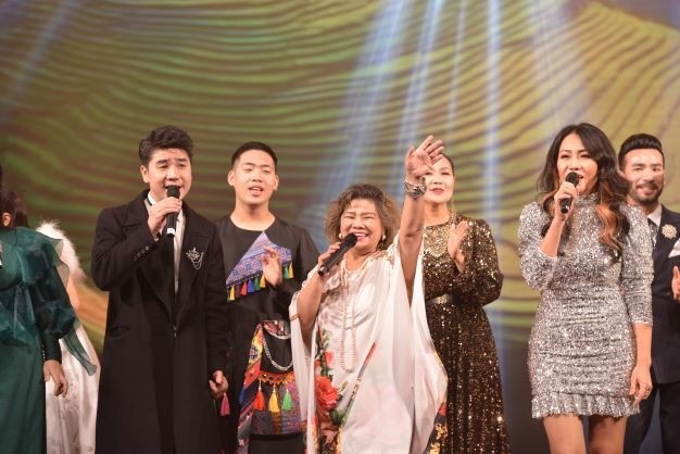 Thanh âm Sao và Sao: Khi những ngôi sao âm nhạc hát bằng tình