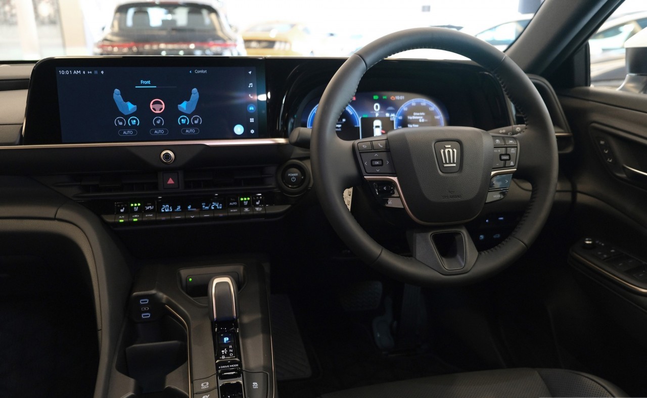 Cận cảnh Toyota Crown 2023 có mặt tại thị trường Thái Lan