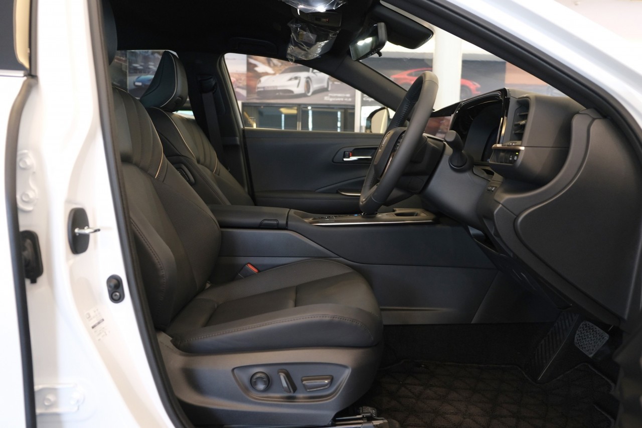 Cận cảnh Toyota Crown 2023 có mặt tại thị trường Thái Lan