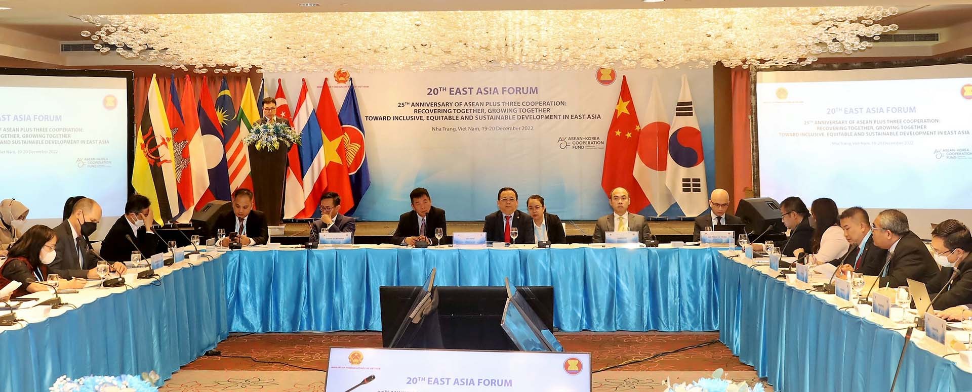 Diễn đàn Đông Á lần thứ 20 (EAF-20), do Việt Nam chủ trì tổ chức. Diễn đàn Đông Á lần thứ 20 (EAF-20), do Việt Nam chủ trì tổ chức.