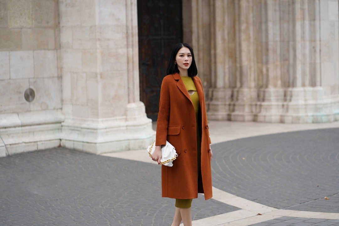 Linh Rin lên đồ thanh lịch, thực hiện bộ ảnh thời trang ở Hungary