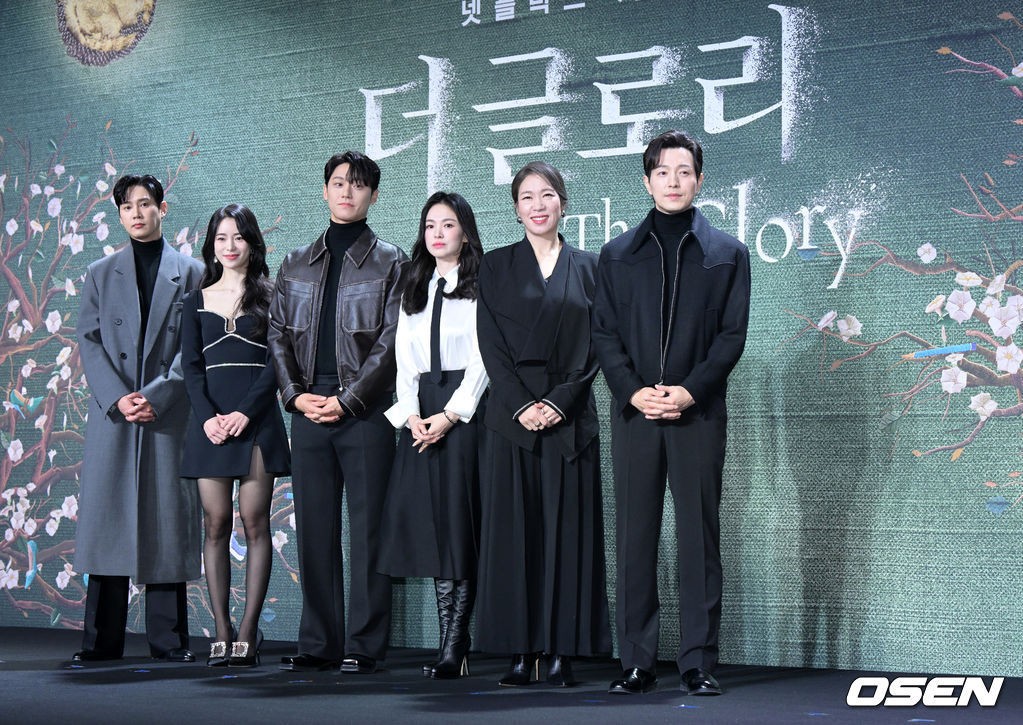 Dự ra mắt phim, Song Hye Kyo nhỏ nhắn, trẻ tựa nữ sinh Dự ra mắt phim, Song Hye Kyo nhỏ nhắn, trẻ tựa nữ sinh