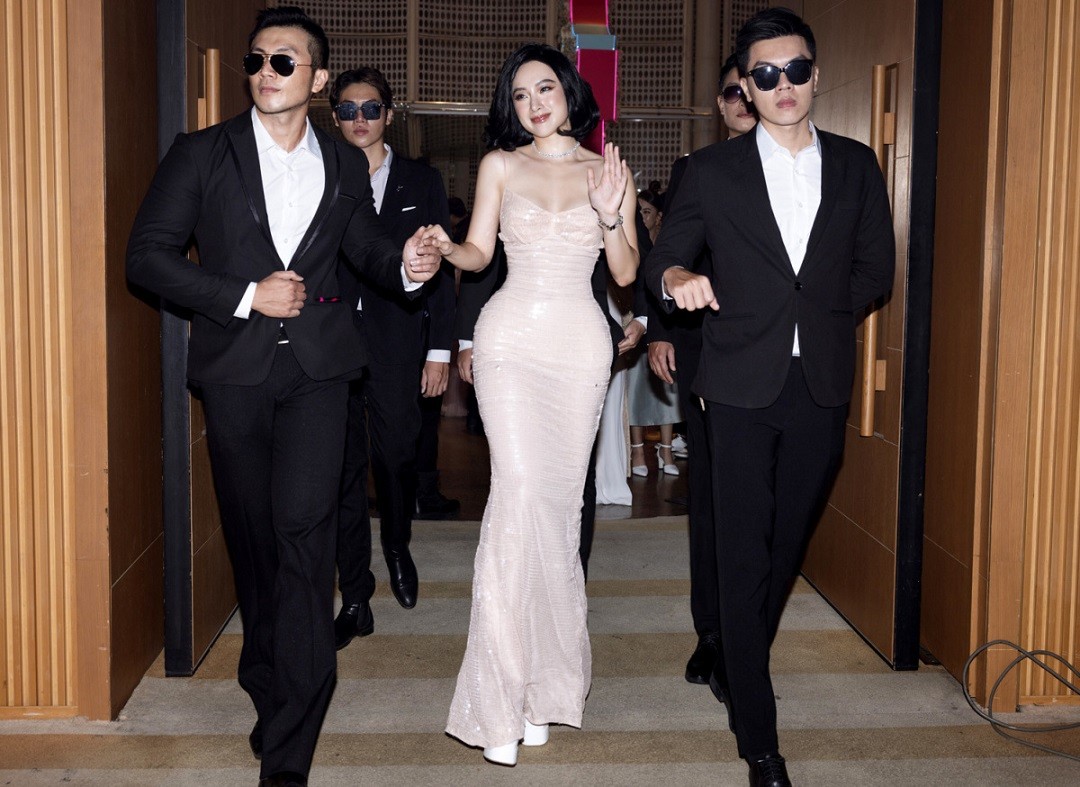 Angela Phương Trinh xinh đẹp, đan phong cách trên thảm đỏ dự sự kiện