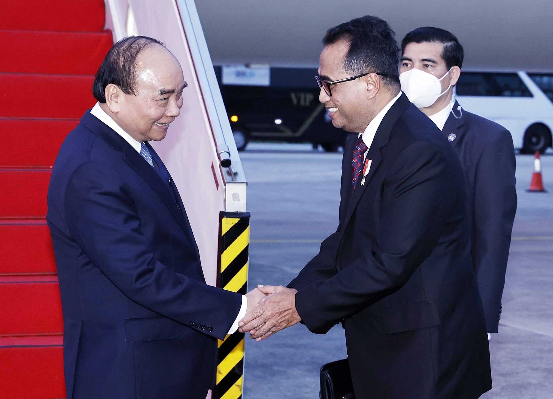 Chủ tịch nước Nguyễn Xuân Phúc tới Jakarta, bắt đầu chuyến thăm cấp Nhà nước tới Indonesia