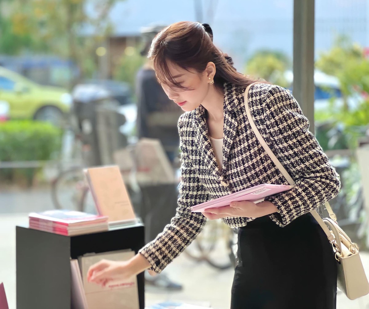 Khám phá bộ sưu tập túi hàng hiệu nhỏ xinh của Hoa hậu Việt Nam 2012 Đặng Thu Thảo