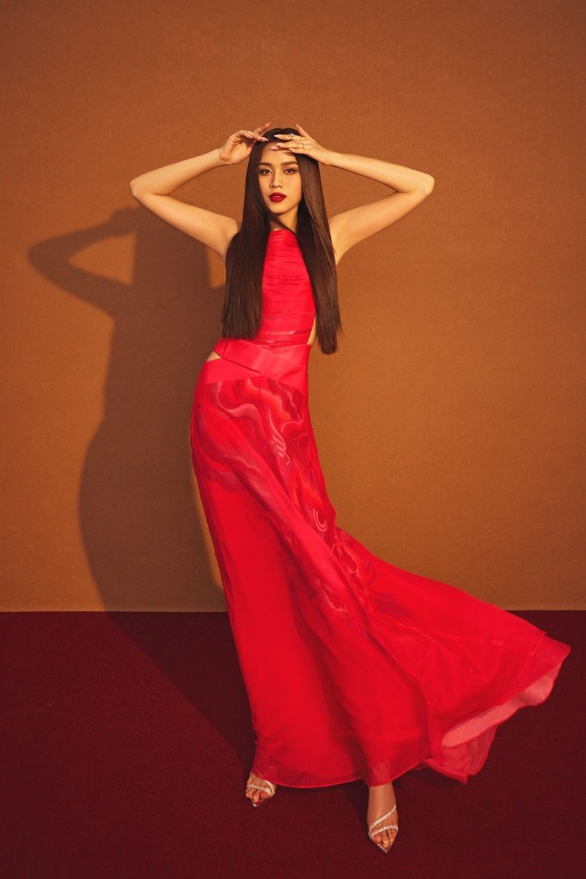 Đỗ Thị Hà 'xả' ảnh nét căng cuối nhiệm kỳ Hoa hậu Việt Nam