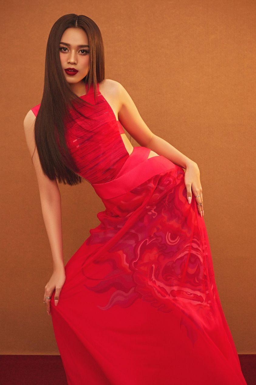 Đỗ Thị Hà 'xả' ảnh nét căng cuối nhiệm kỳ Hoa hậu Việt Nam