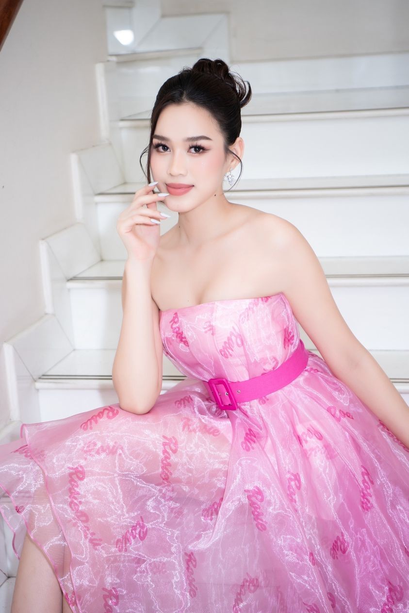 Đỗ Thị Hà 'xả' ảnh nét căng cuối nhiệm kỳ Hoa hậu Việt Nam