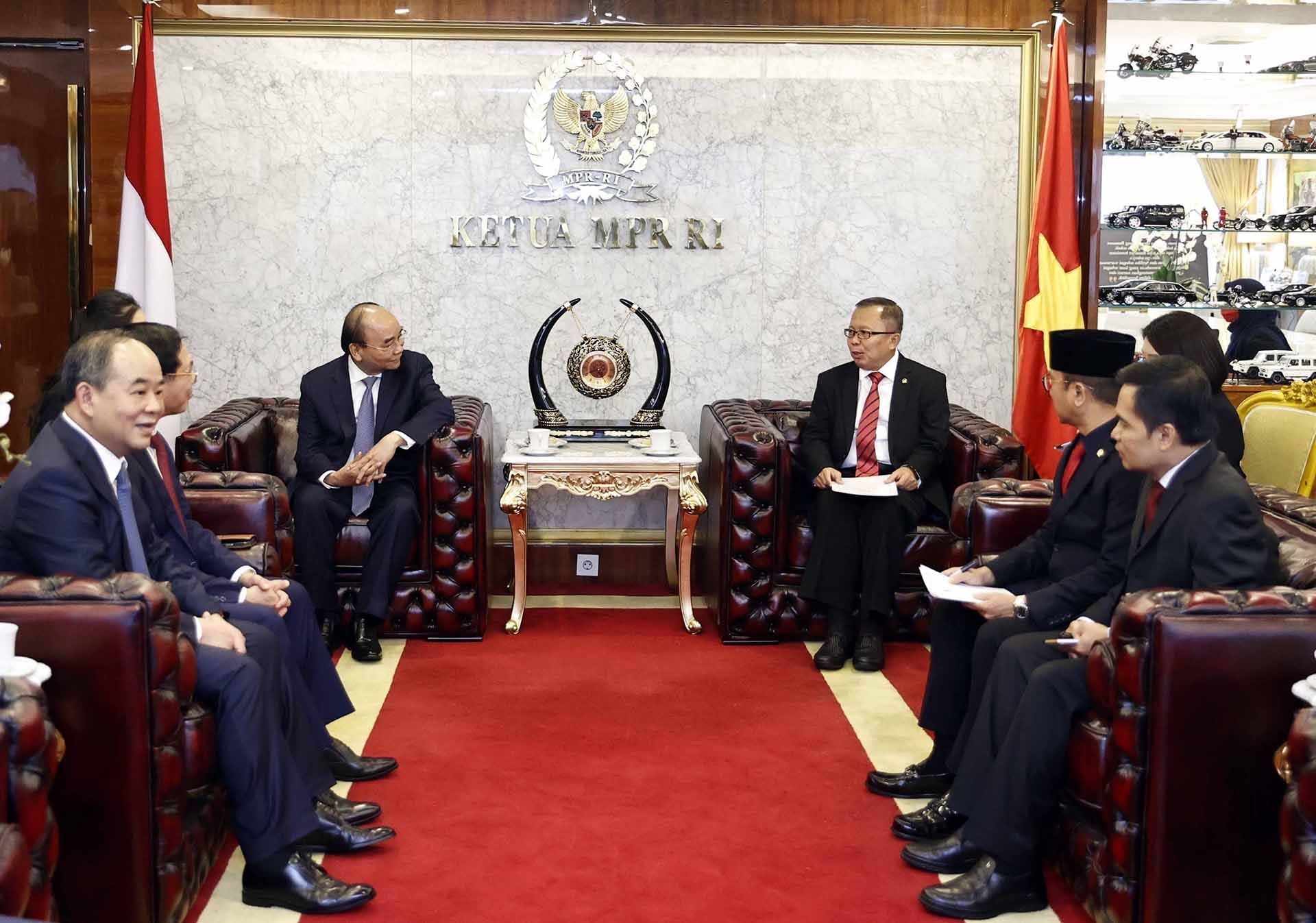 Chủ tịch nước Nguyễn Xuân Phúc hội kiến quyền Chủ tịch Lưỡng viện Indonesia Asrul Sani. (Nguồn: TTXVN)