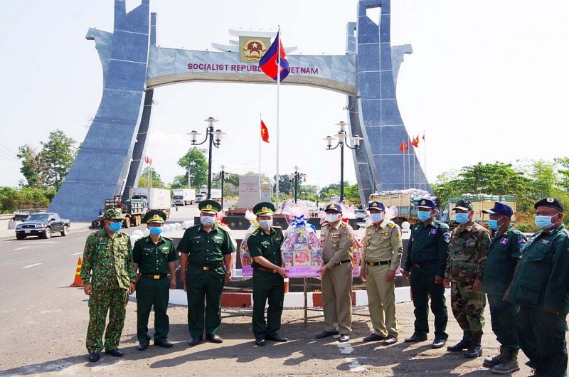 Tô thắm tình đoàn kết, hữu nghị Gia Lai-Campuchia