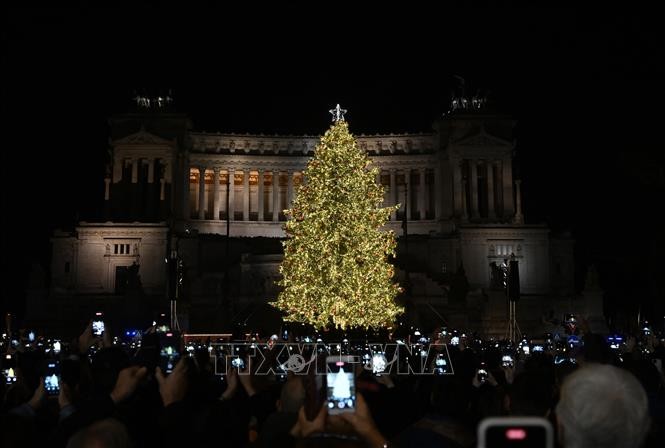 Giáng sinh tại Italy: Thông điệp xanh về tiết kiệm năng lượng Giáng sinh tại Italy: Thông điệp xanh về tiết kiệm năng lượng