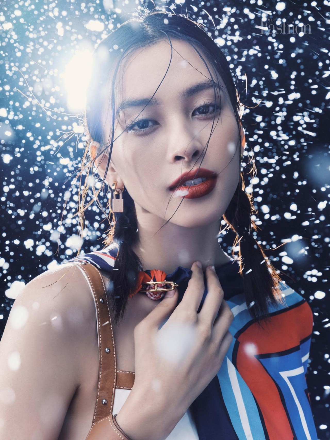 Sao Việt: Hoa hậu Tiểu Vy đẹp ma mị, Trấn Thành tình tứ với bà xã Hari Won