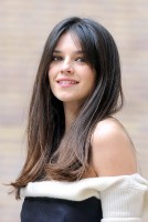 Bạn gái Song Joong Ki sở hữu nhan sắc xinh đẹp, thần thái quyến rũ