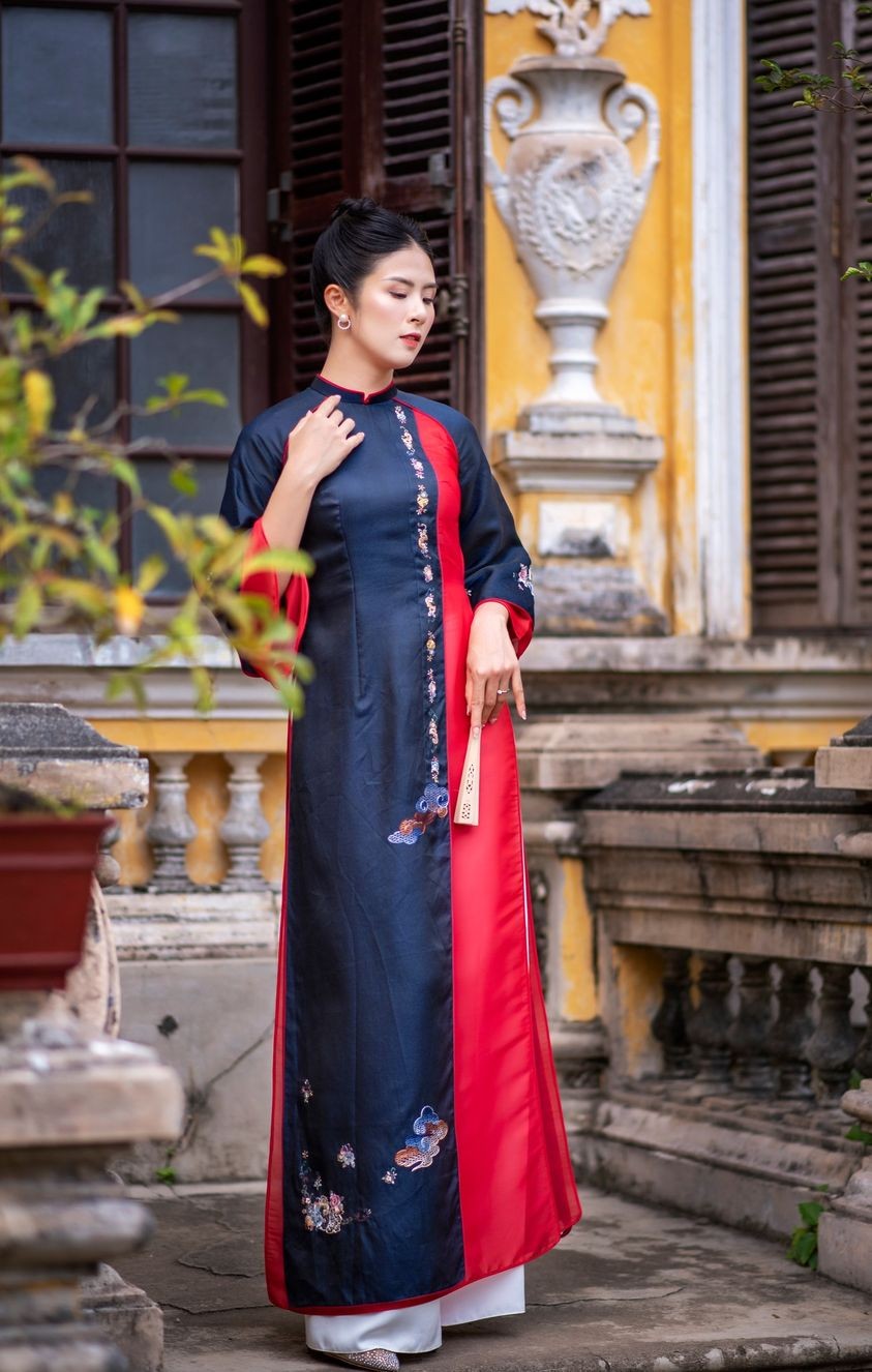 Hoa hậu Ngọc Hân dịu dàng với áo dài Hoa hậu Ngọc Hân dịu dàng với áo dài
