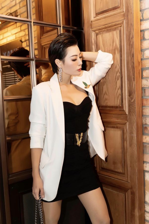 Sao Việt: Diễm My 9X đăng ảnh sau màn cầu hôn ấn tượng, Minh Hằng điệu đà với váy đỏ