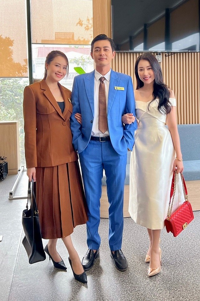 Hành trình công lý: Phong cách váy áo tiểu thư khi vào vai con nhà giàu của diễn viên Dương Hồng Loan